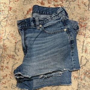 GAP LOW STRIDE SHORTS- Cut off Distressed